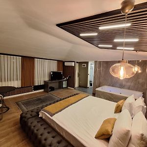 Camera con letto king size